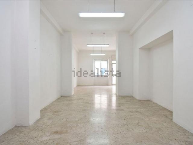 Locale in vendita di 105 m² in Via g. Candido, 1
