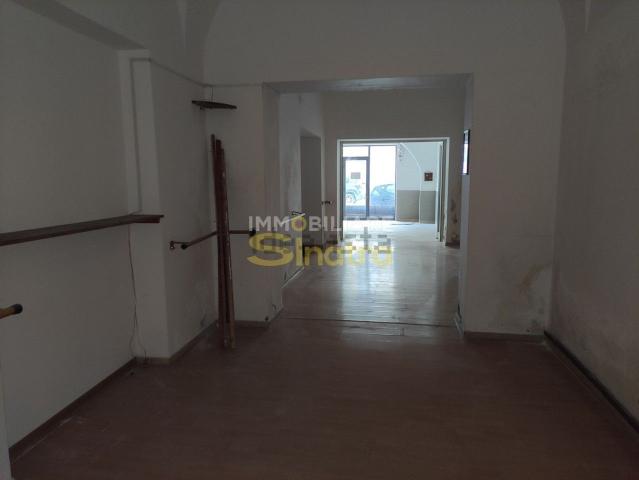 Locale in vendita di 105 m² in Via Garibaldi, 192