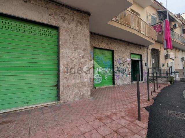 Locale in vendita di 105 m² in Via Genova, 5