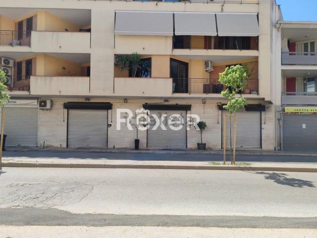 Locale in vendita di 105 m² in Via Giacomo Puccini, 48