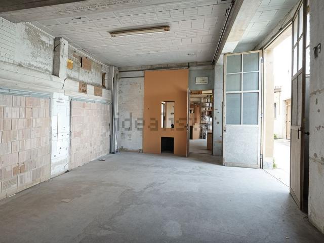Locale in vendita di 105 m² in Via del Mare, 197