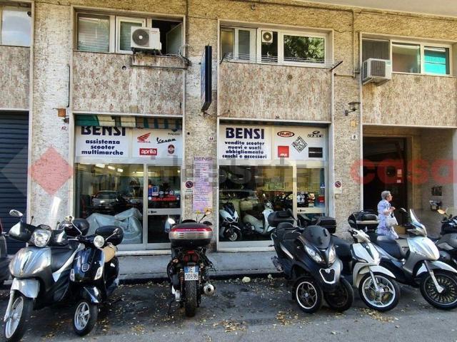 Locale in vendita di 105 m² in Via dell&apos Ombra, 44