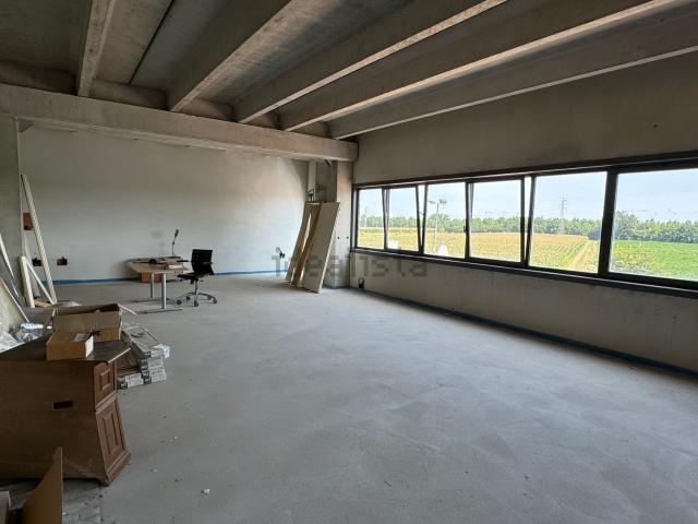 Locale in vendita di 105 m² in Via Eridania