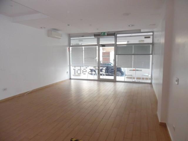 Locale in vendita di 105 m² in Via Filippo Turati