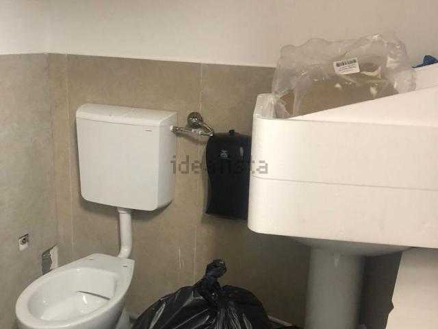 Locale in vendita di 105 m² in Via Francesco Nicoli
