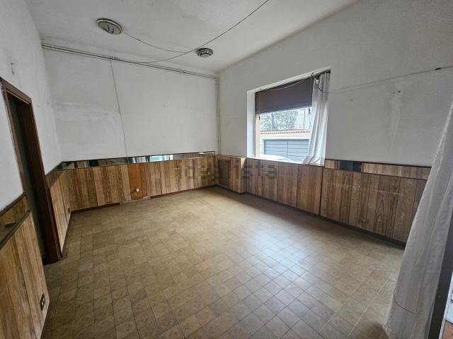 Locale in vendita di 76 m² in Via Indipendenza, 3