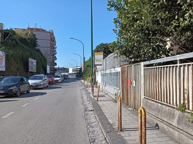 Locale in vendita di 105 m² in Via Leonardo Bianchi, 16