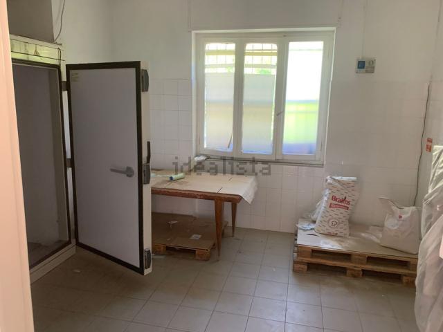 Locale in vendita di 105 m² in Via Luigi Galvani