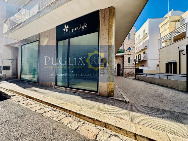 Locale in vendita di 105 m² in Via Mater Domini