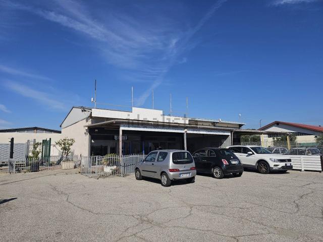 Locale in vendita di 105 m² in Via Settevene Palo
