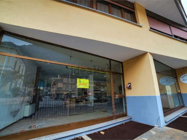 Locale in vendita di 105 m² in Via X Settembre, 1