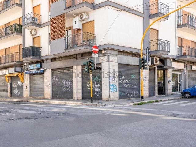 Locale in vendita di 105 m² in Viale Antonio Meucci, 2