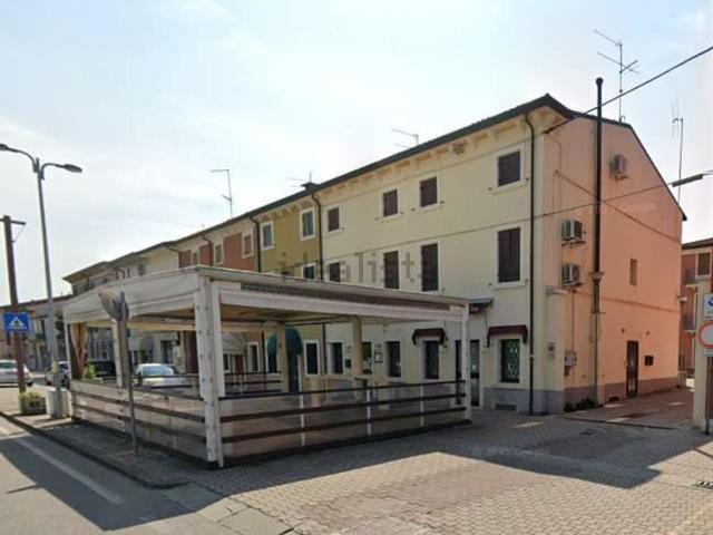 Locale in vendita di 105 m² in Piazza Alcide De Gasperi