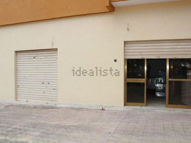 Locale in vendita di 105 m² in Piazza Oristano, 5