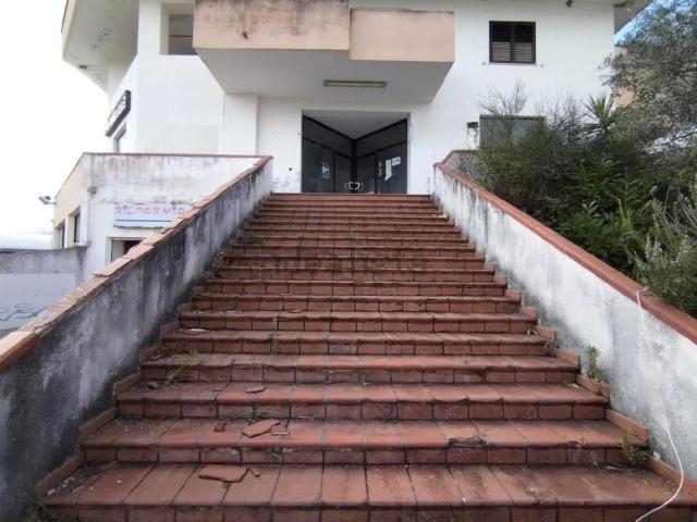 Locale in vendita di 1060 m² in Contrada Motta, 10