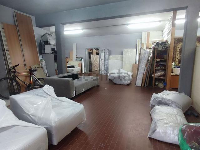Locale in vendita di 1062 m² in Via Montalbano, 401