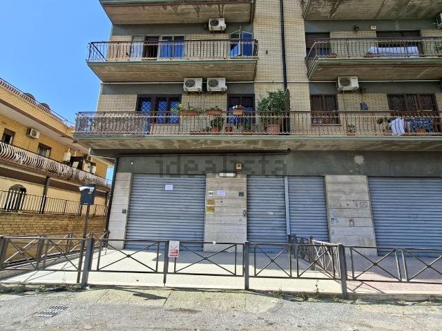 Locale in vendita di 106 m² in Via Borghesiana