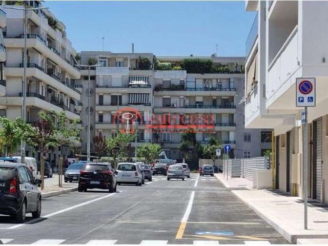 Locale in vendita di 106 m² in Via Bari
