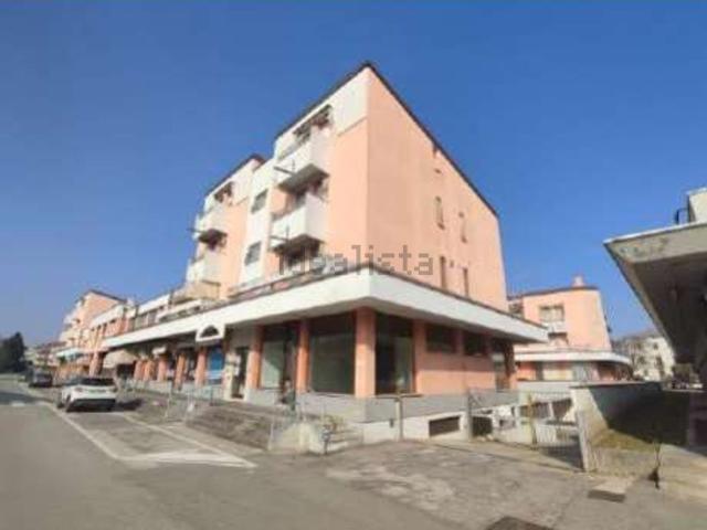 Locale in vendita di 106 m² in Via Gaetano Salvemini