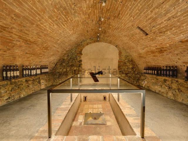 Locale in vendita di 106 m² in Via Giuseppe Garibaldi, 61