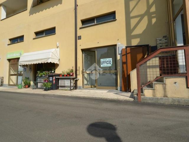 Locale in vendita di 106 m² in Via degli Eucalipti, 24