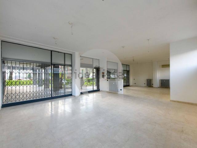 Locale in vendita di 106 m² in Via Fabio Filzi, 7