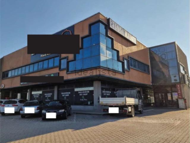 Locale in vendita di 106 m² in Via Feltrina, 19