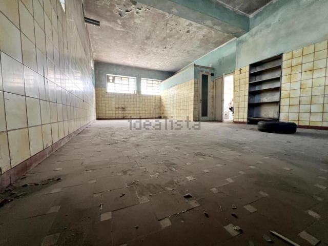 Locale in vendita di 106 m² in Via Nazionale