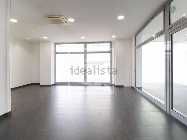 Locale in vendita di 106 m² in Via Pier Carlo Cadoppi, 6