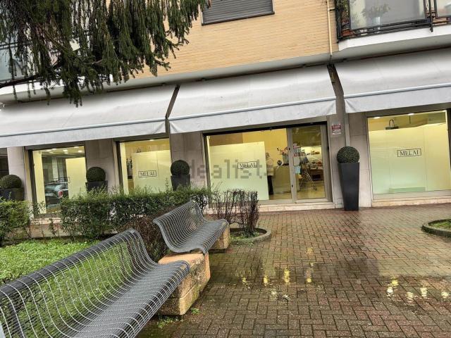 Locale in vendita di 106 m² in Viale della Libertà, 28