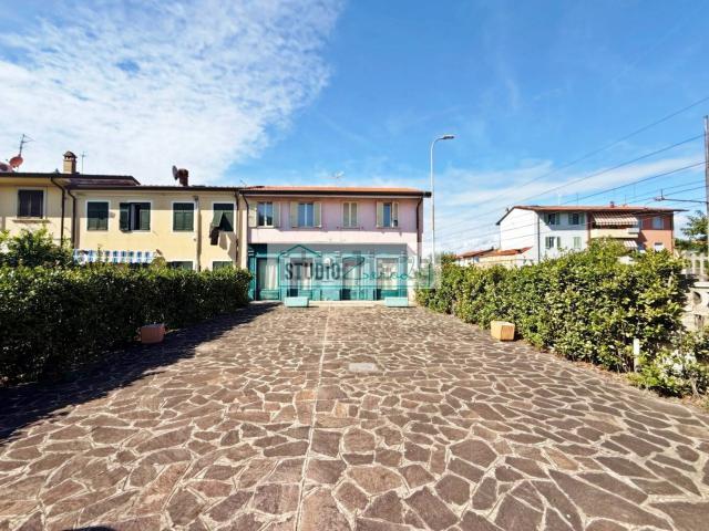 Locale in vendita di 106 m² in Viale Guglielmo Marconi