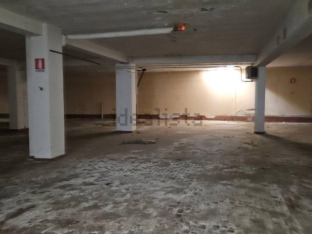 Locale in vendita di 1074 m² in Via Daniele Ranzoni