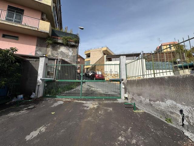 Locale in vendita di 1075 m² in Via Vincenzo Muccioli, 8