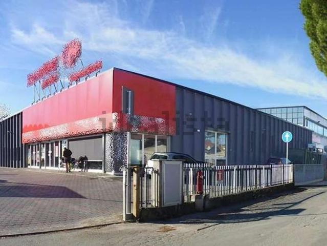 Locale in vendita di 1070 m²