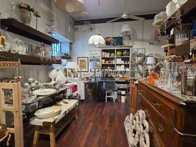 Locale in vendita di 107 m² in Via Giuseppe Verdi, 18