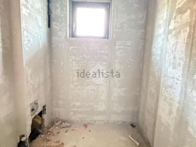 Locale in vendita di 107 m² in Via Giacomo Leopardi, 7