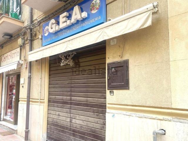 Locale in vendita di 107 m² in Via Giovanni Bonanno, 23