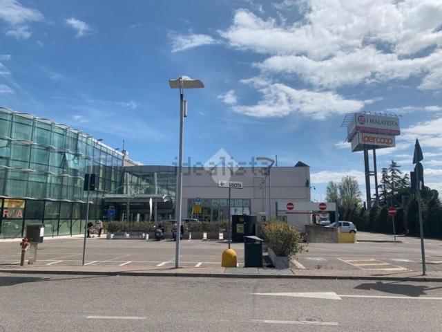 Locale in vendita di 107 m² in Via Emilia, 150