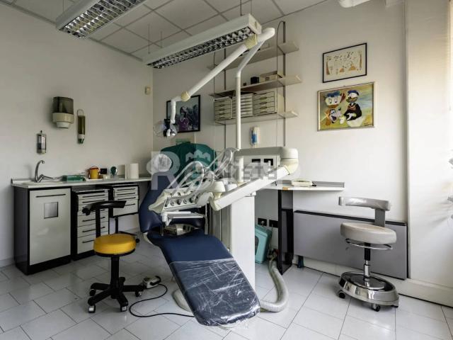 Locale in vendita di 107 m² in Via Enrico Berlinguer, 12