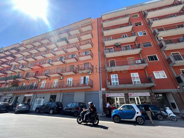 Locale in vendita di 107 m² in Via Nicolò Van Westerhout, 200