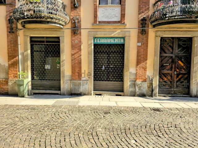 Locale in vendita di 107 m² in Via Vochieri, 59
