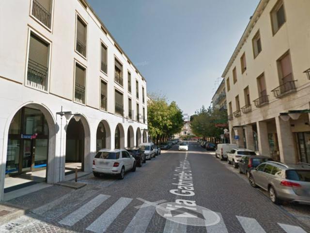 Locale in vendita di 107 m² in Viale d&apos annunzio