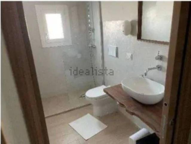 Locale in vendita di 1080 m² in Via Grado, 16