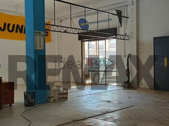 Locale in vendita di 108 m² in Via Giuseppe Parini, 10