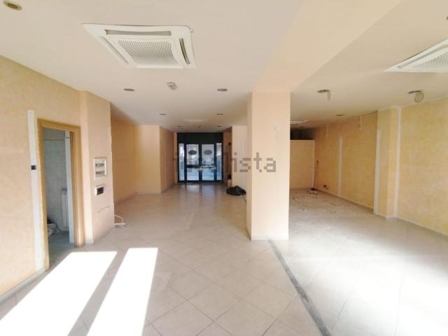 Locale in vendita di 108 m² in Via Don Giovanni Minzoni