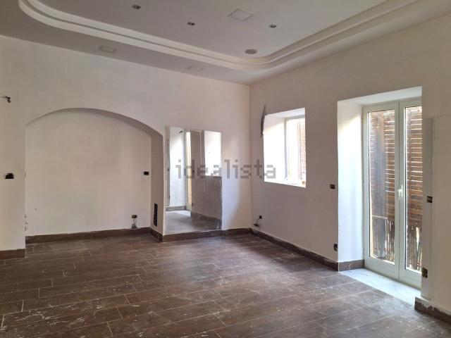 Locale in vendita di 108 m² in Via Eduardo Suarez, 19