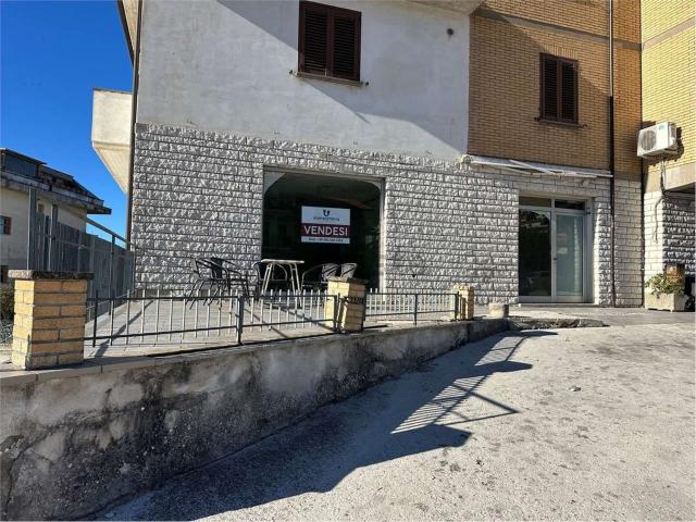 Locale in vendita di 108 m² in Via Flaminia Nord