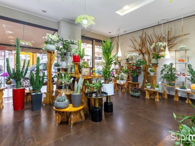 Locale in vendita di 108 m² in Via Fratelli Carle, 38