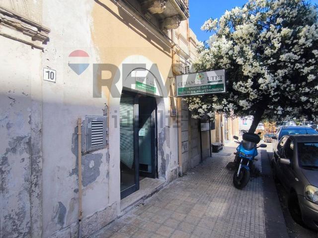 Locale in vendita di 108 m² in Via Ierone I L&apos Etneo, 8
