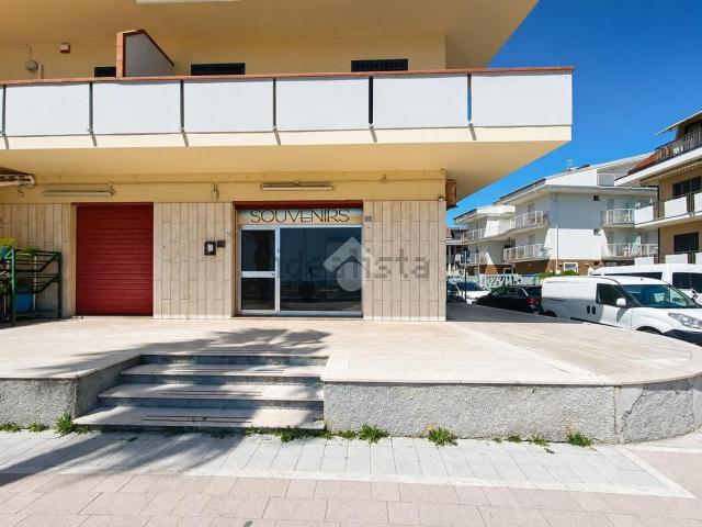 Locale in vendita di 108 m² in Via Ignazio Silone, 80